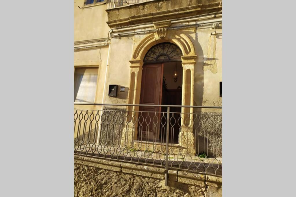 Casa Ad Assoro, Al Centro Della Sicilia Villa Exterior foto